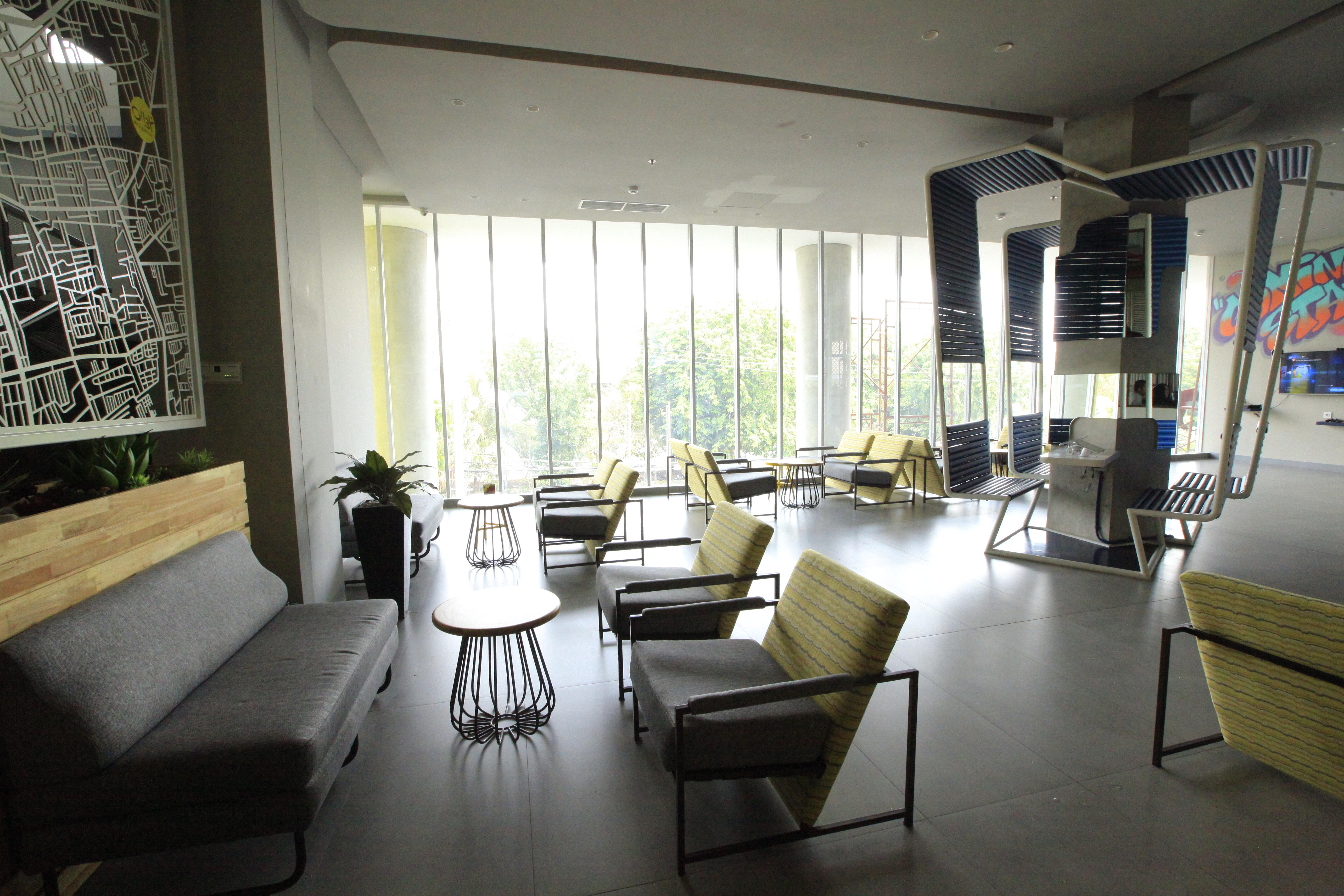 Yello Hotel Jemursari Surabaya Ngoại thất bức ảnh