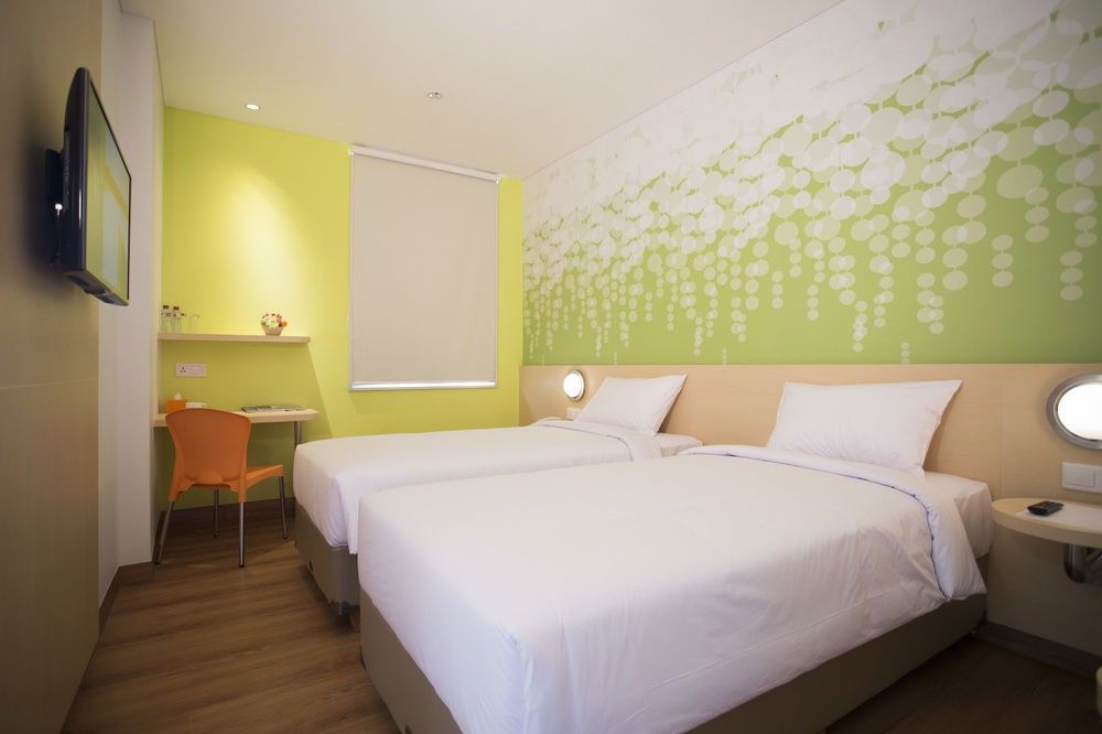 Yello Hotel Jemursari Surabaya Ngoại thất bức ảnh