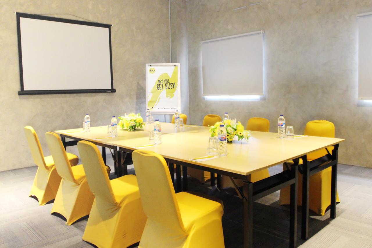 Yello Hotel Jemursari Surabaya Ngoại thất bức ảnh