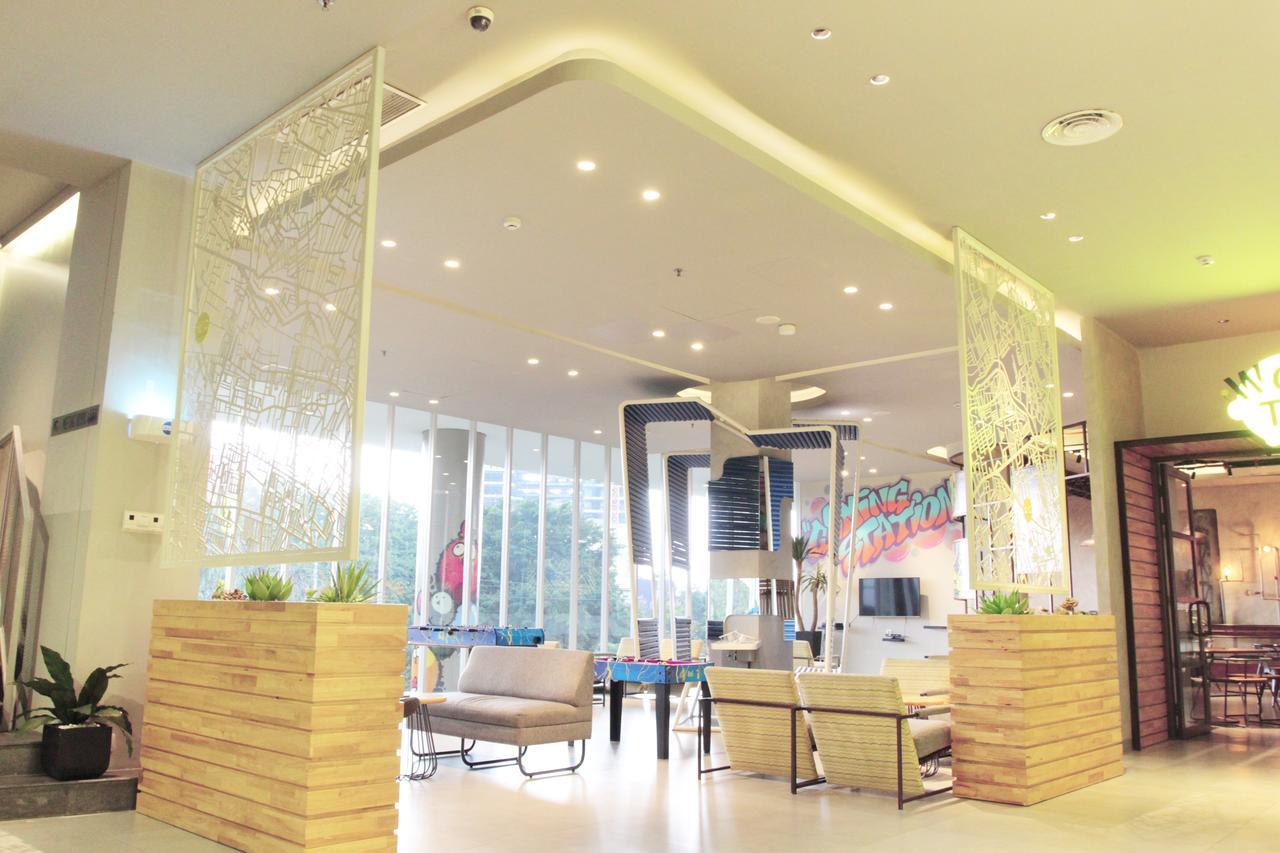 Yello Hotel Jemursari Surabaya Ngoại thất bức ảnh