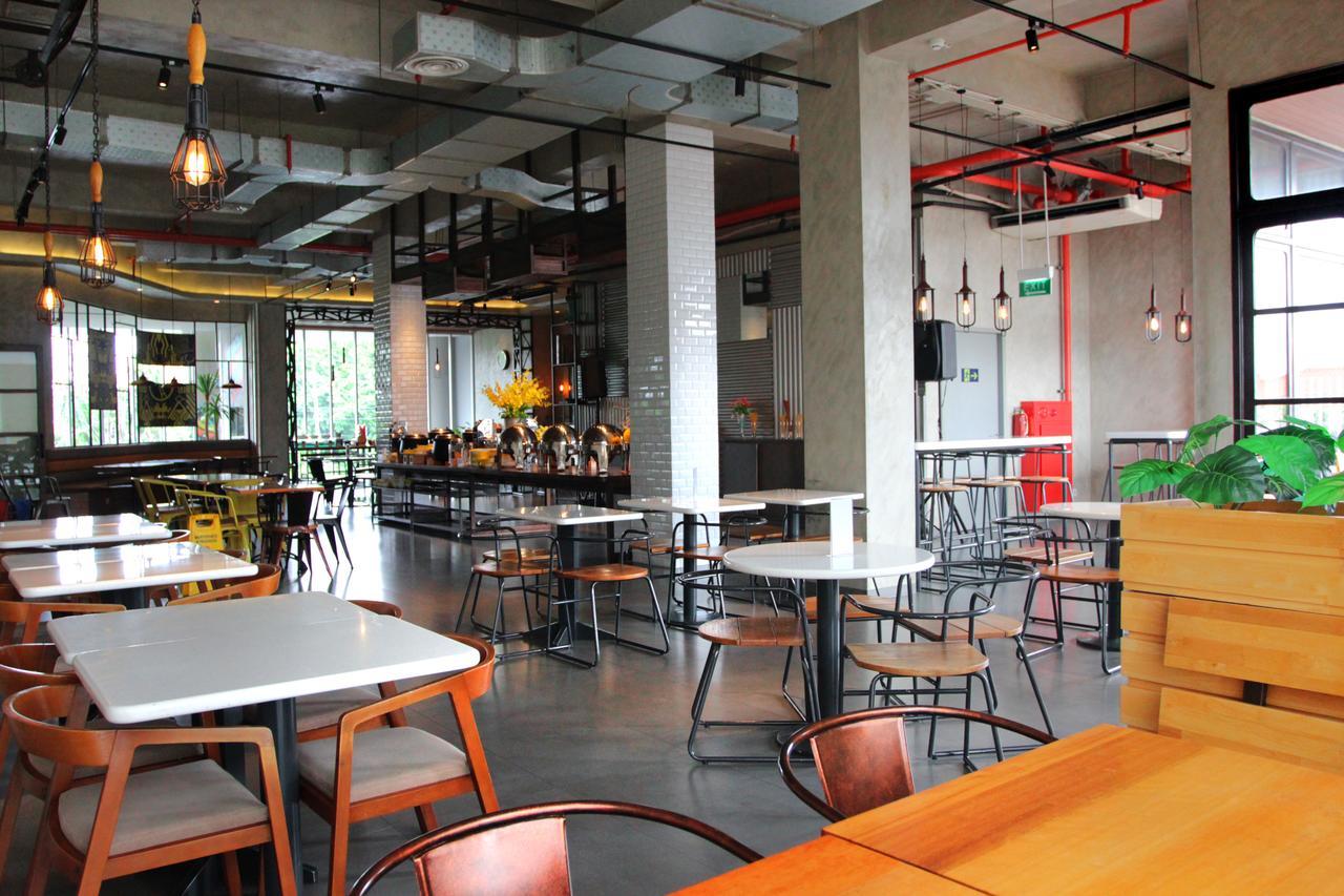 Yello Hotel Jemursari Surabaya Ngoại thất bức ảnh