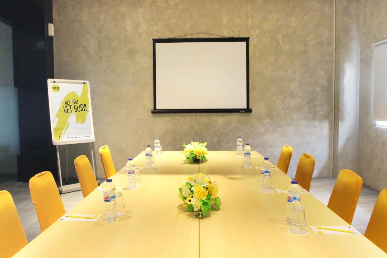 Yello Hotel Jemursari Surabaya Ngoại thất bức ảnh