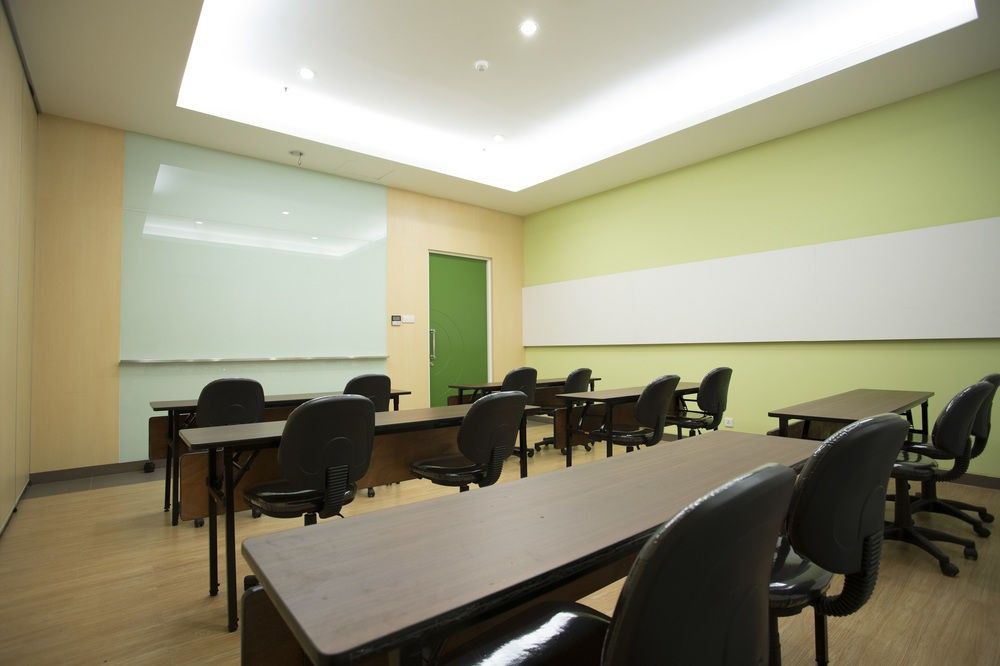Yello Hotel Jemursari Surabaya Ngoại thất bức ảnh