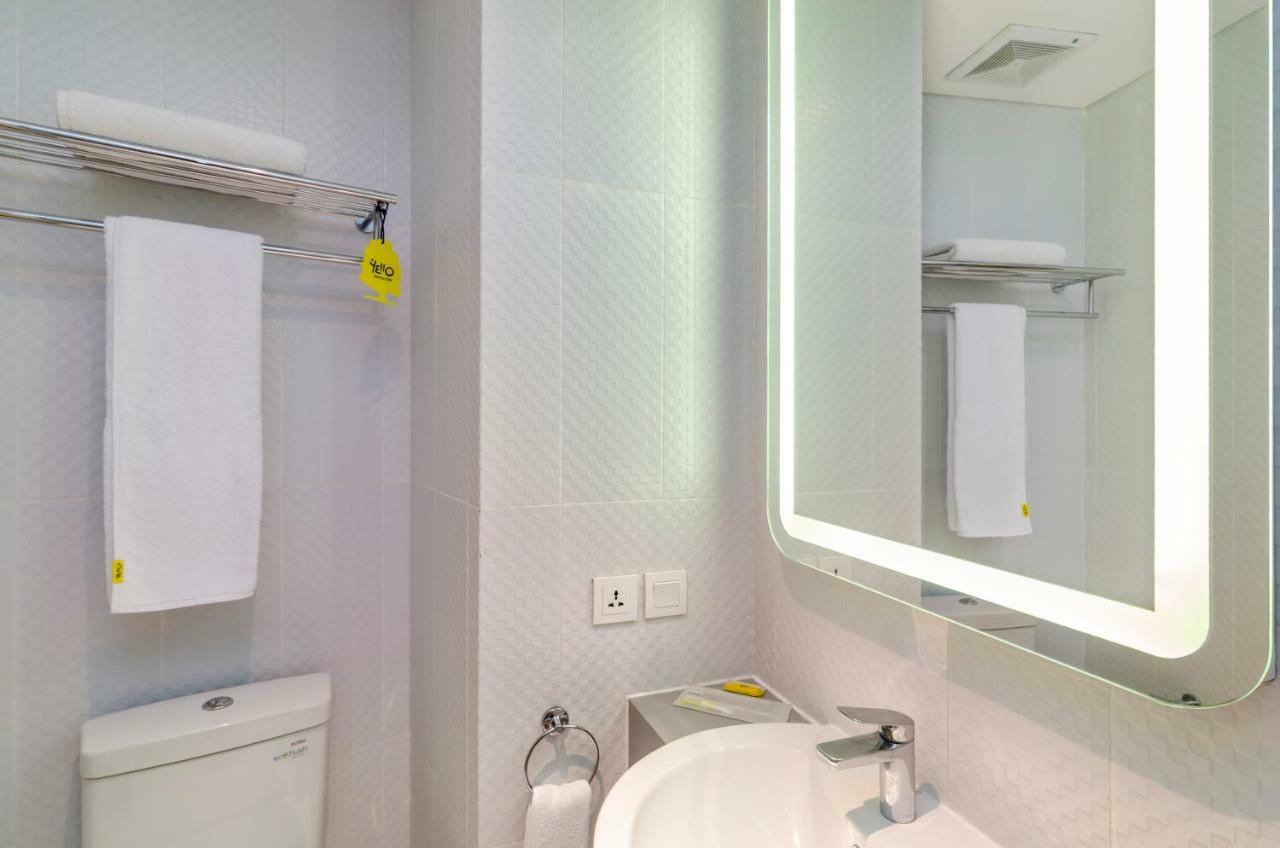 Yello Hotel Jemursari Surabaya Ngoại thất bức ảnh
