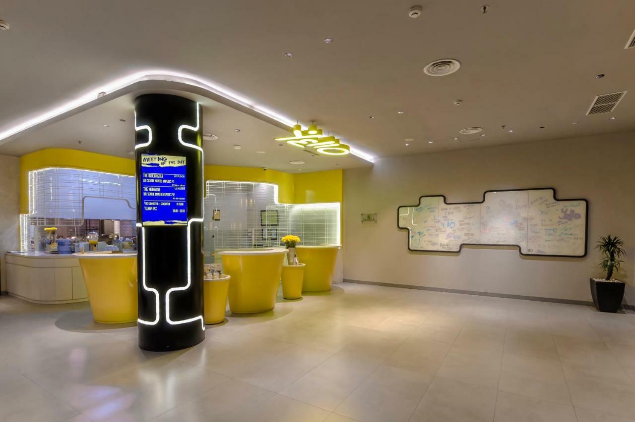Yello Hotel Jemursari Surabaya Ngoại thất bức ảnh